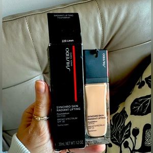 Shiseido Synchro Skin Radiant Lifting Foundation